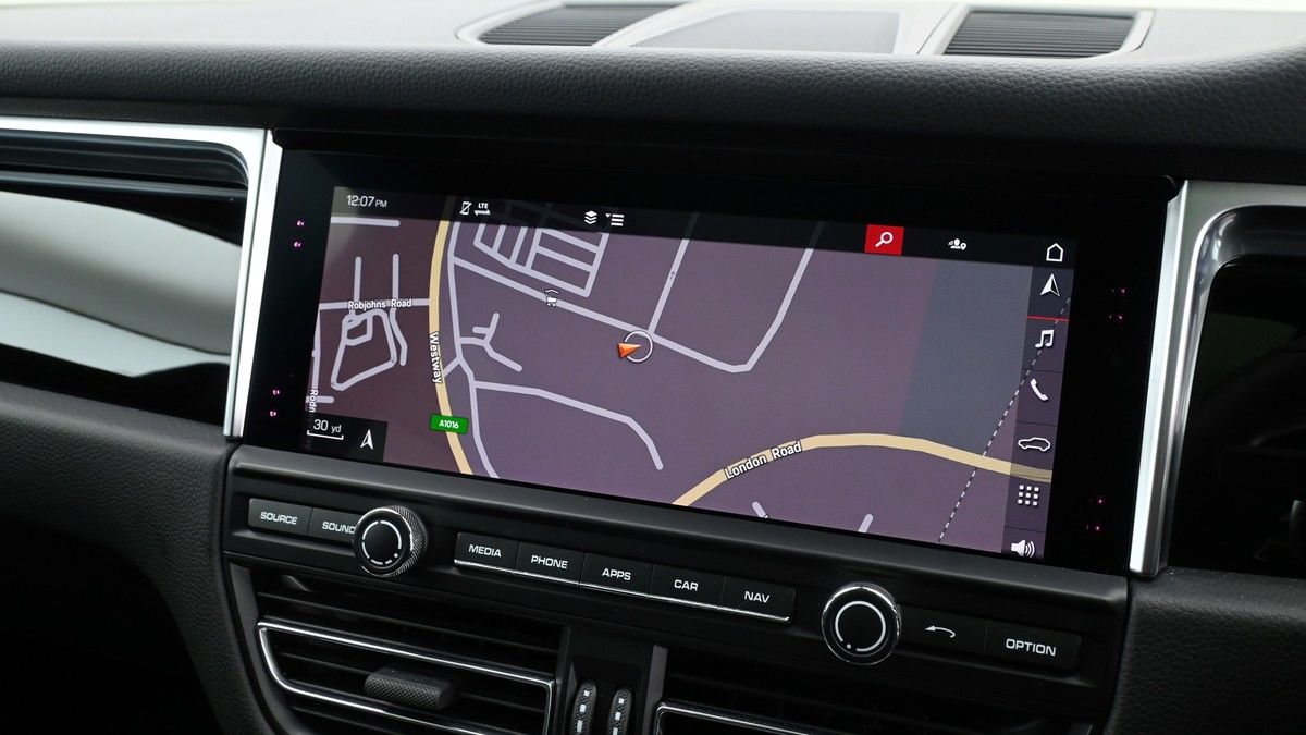 Porsche Macan Image 11