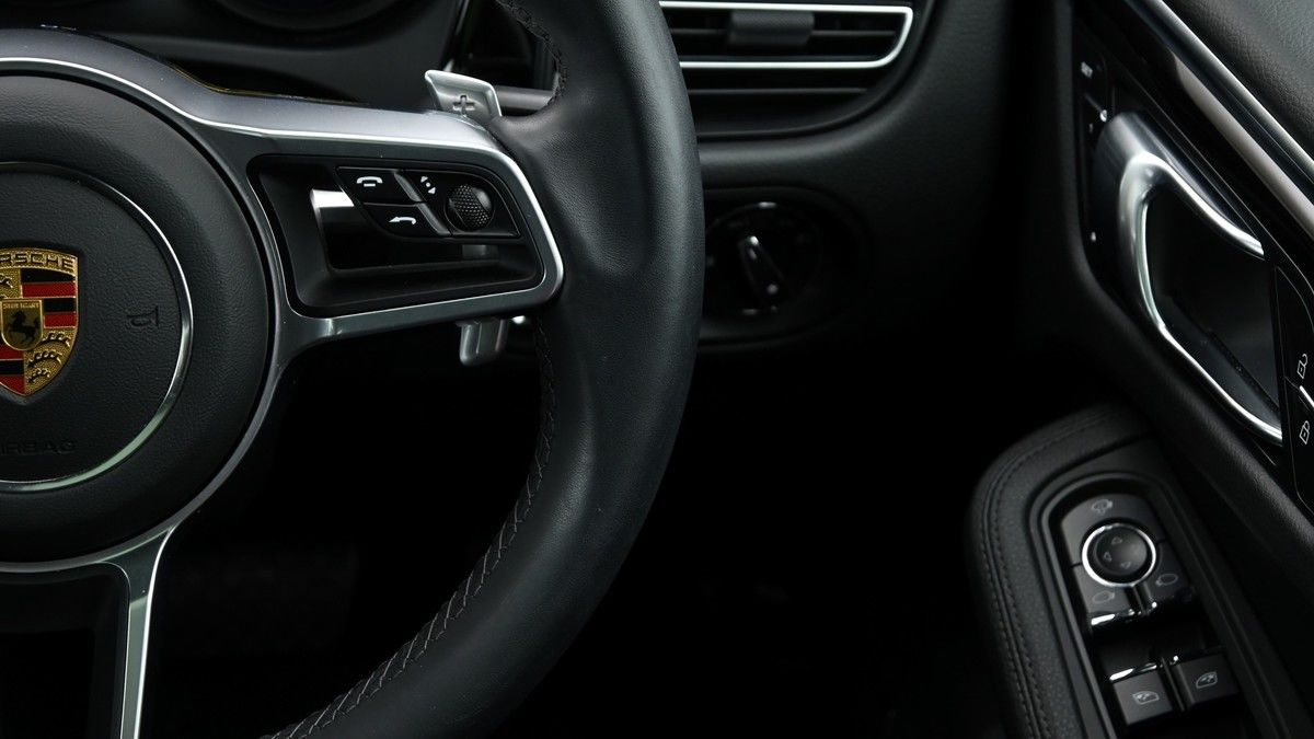 Porsche Macan Image 16