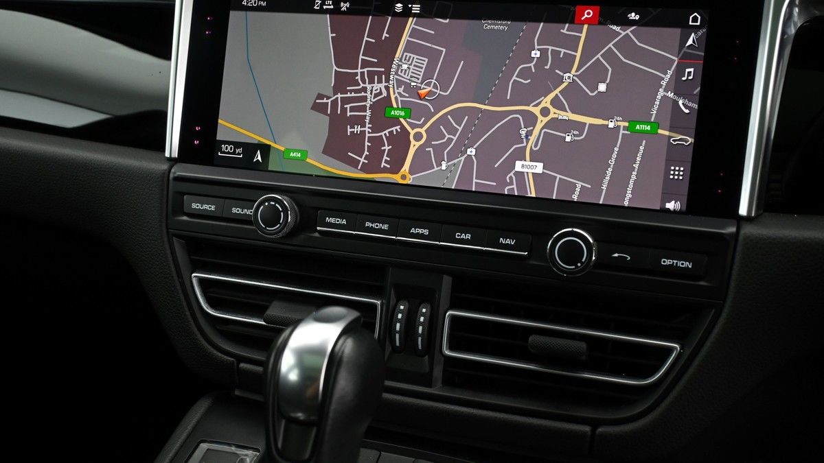 Porsche Macan Image 12