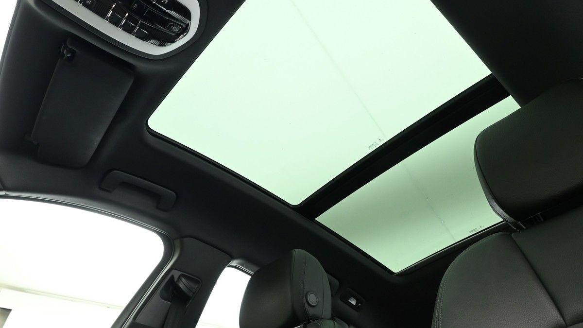 Porsche Macan Image 2