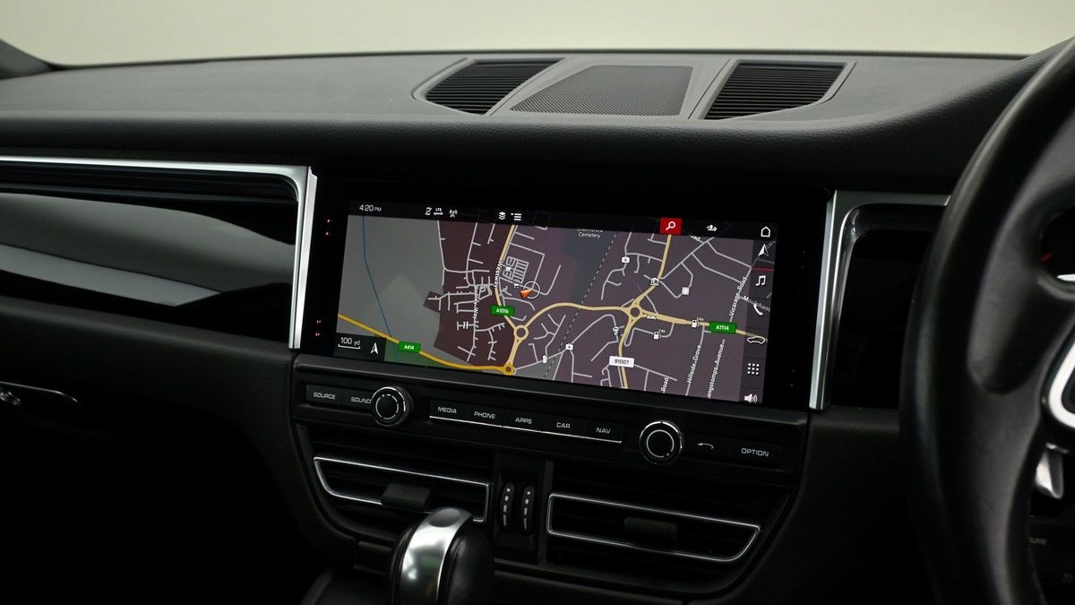 Porsche Macan Image 11