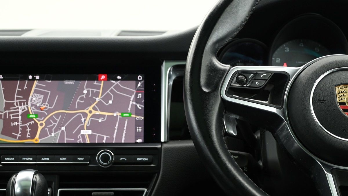 Porsche Macan Image 15