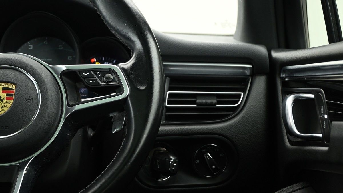 Porsche Macan Image 16