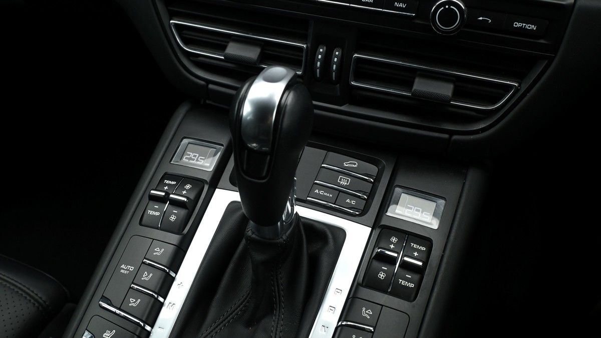 Porsche Macan Image 11
