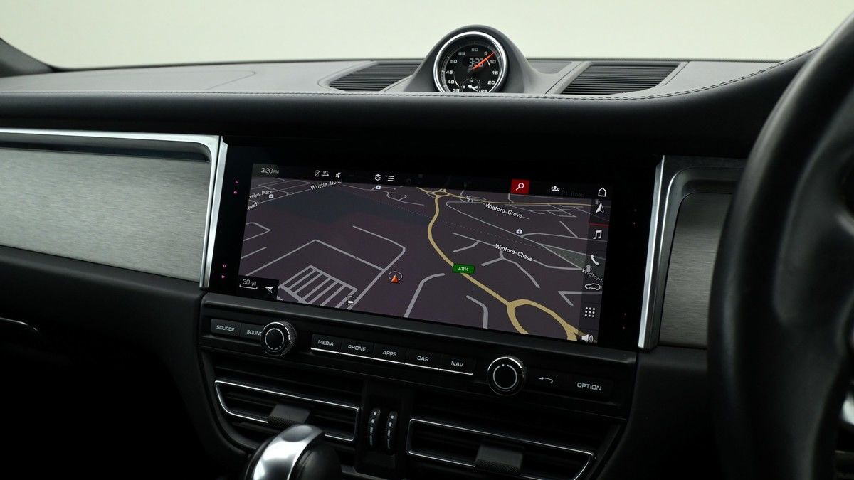 Porsche Macan Image 10