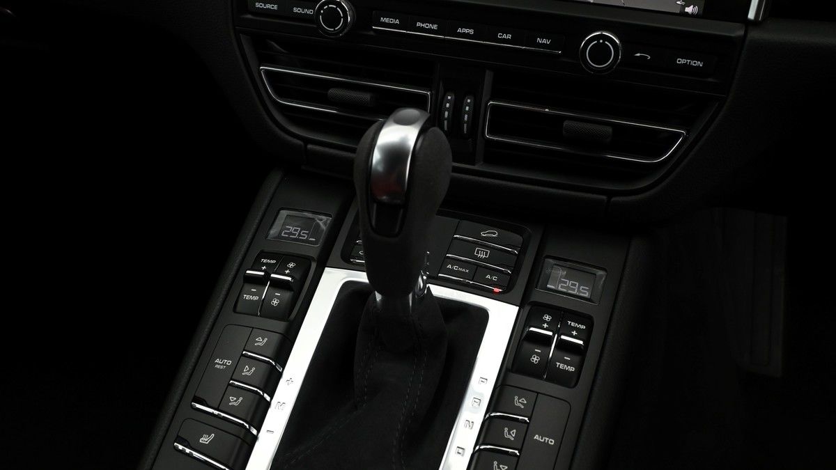 Porsche Macan Image 11