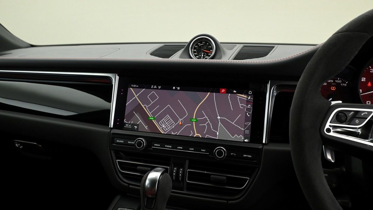 Porsche Macan Image 10