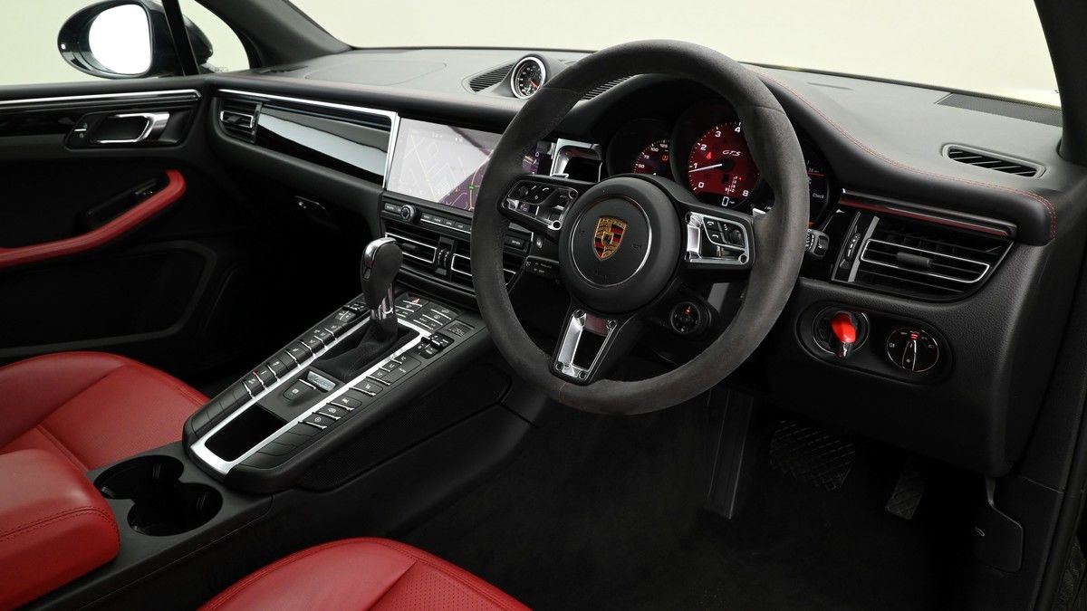 Porsche Macan Image 2