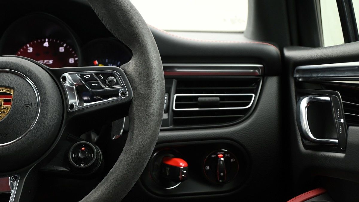 Porsche Macan Image 15