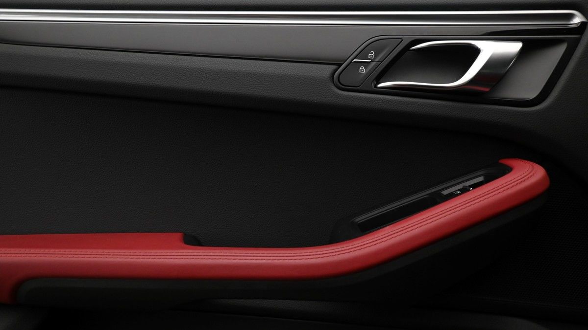 Porsche Macan Image 12