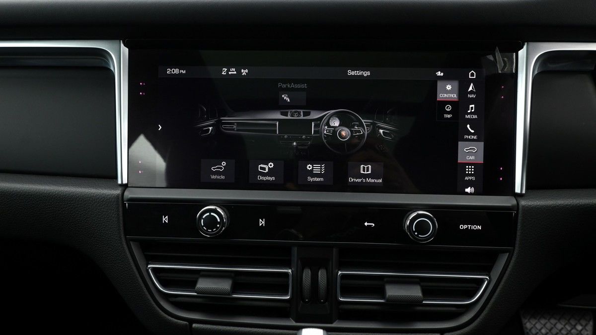 Porsche Macan Image 12
