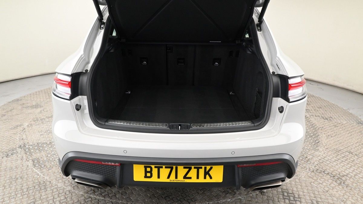 Porsche Macan Image 10
