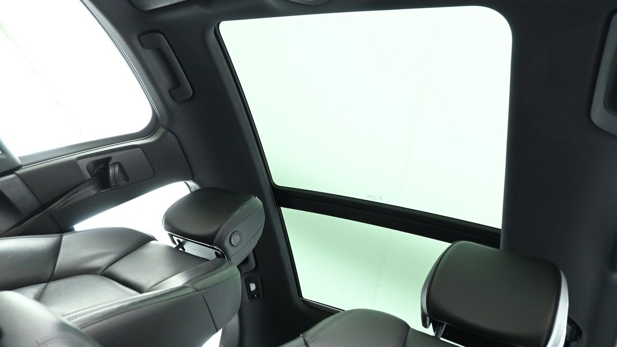 Porsche Macan Image 2