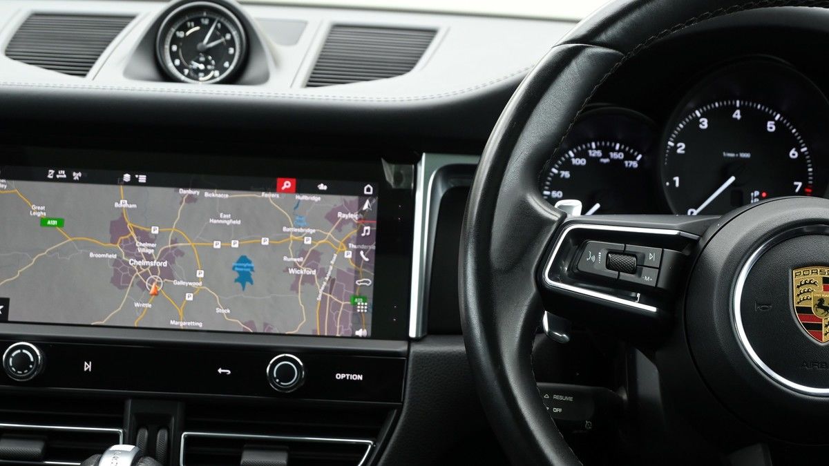 Porsche Macan Image 15