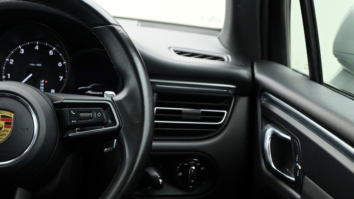 Porsche Macan Image 16