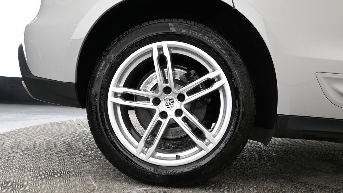 Porsche Macan Image 9