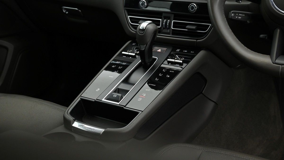 Porsche Macan Image 12