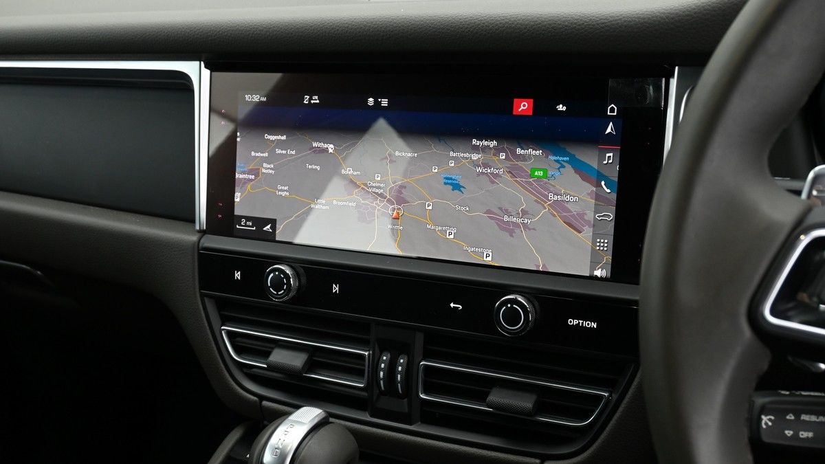Porsche Macan Image 11