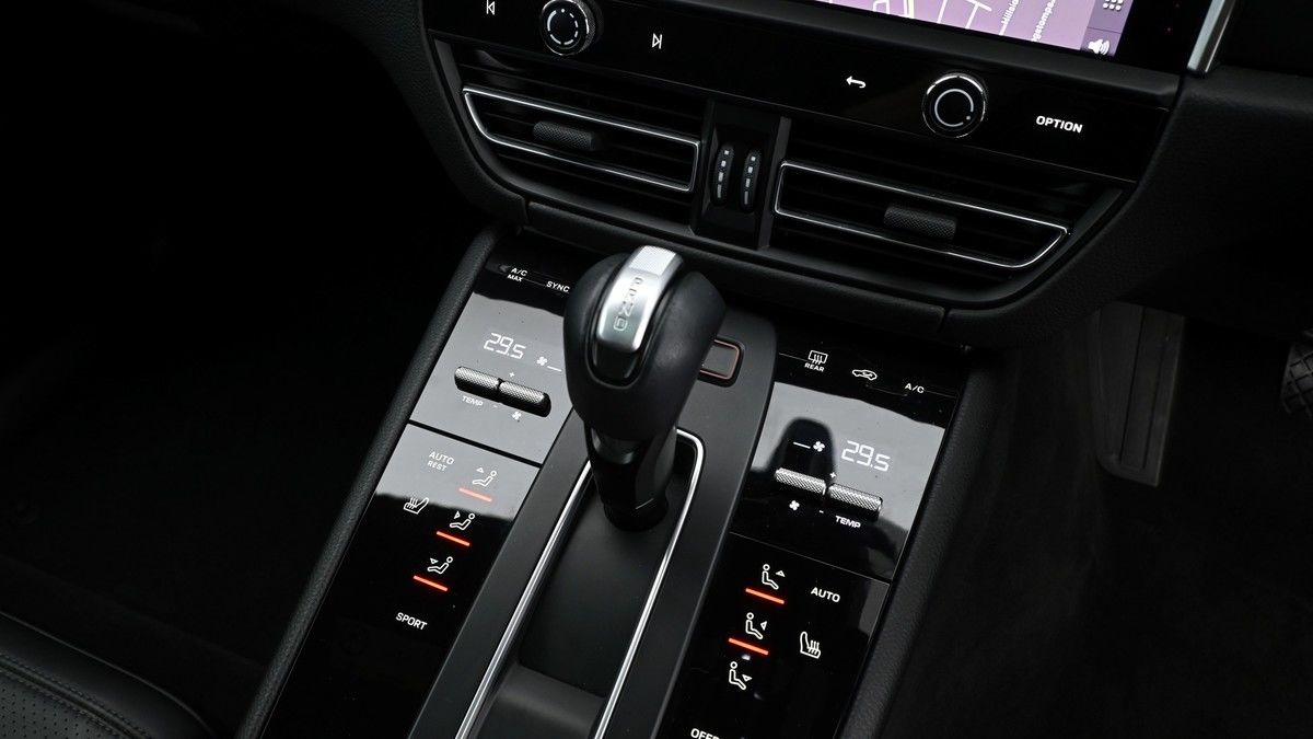 Porsche Macan Image 12