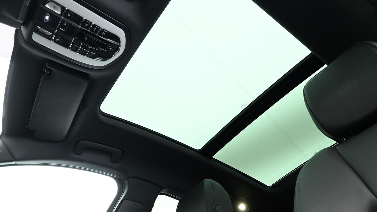 Porsche Macan Image 2