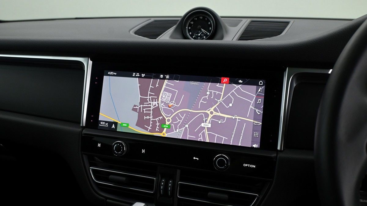 Porsche Macan Image 11