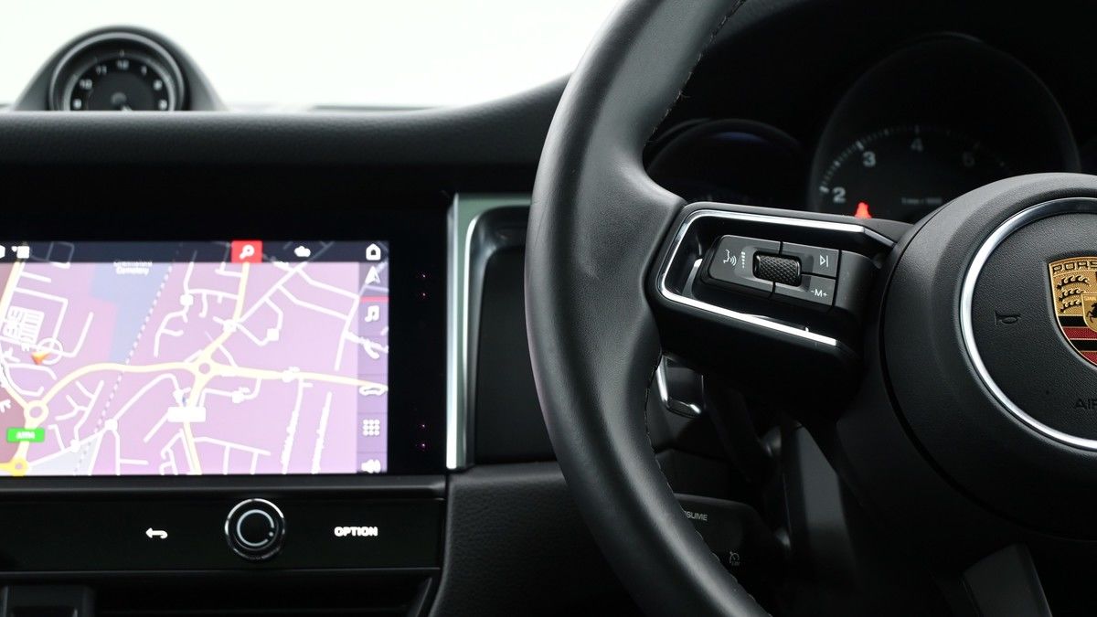 Porsche Macan Image 15