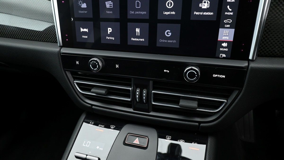 Porsche Macan Image 12