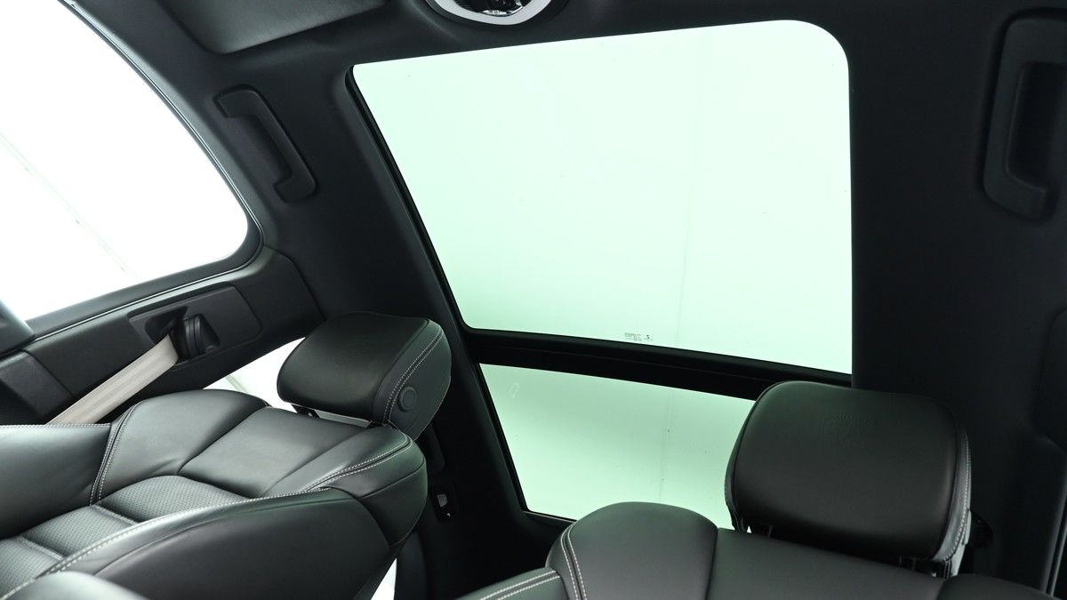 Porsche Macan Image 2