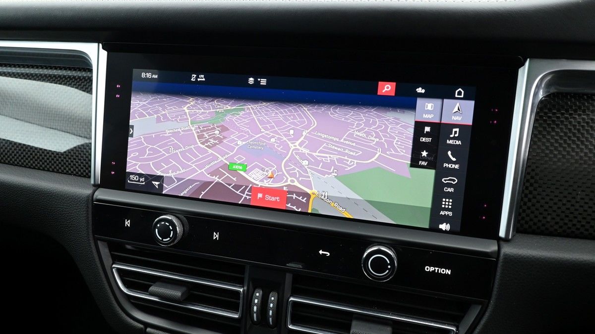Porsche Macan Image 11