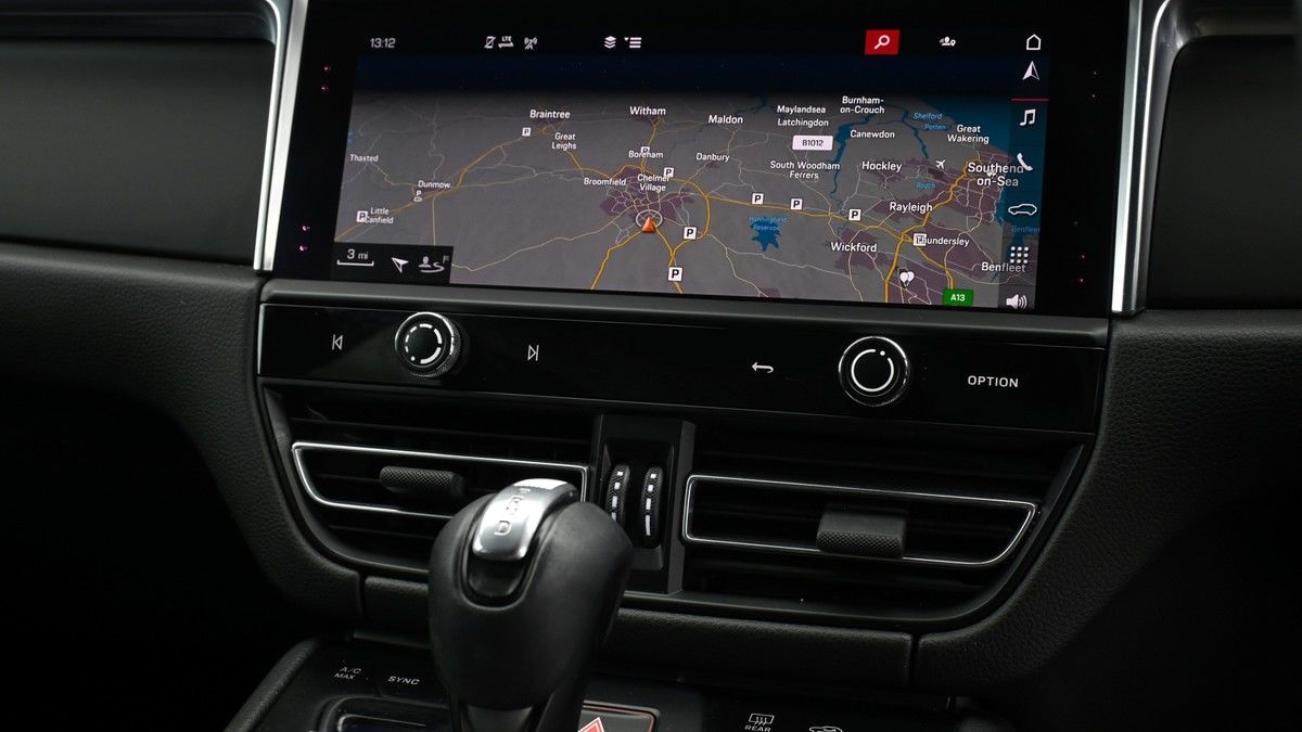 Porsche Macan Image 11
