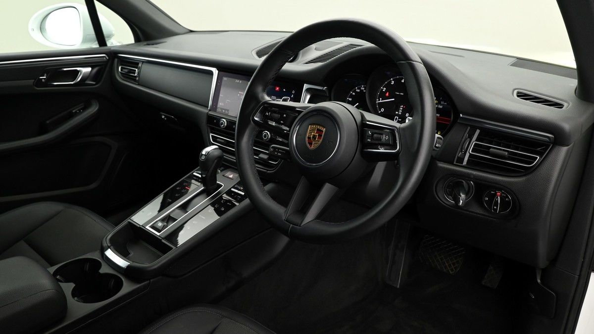 Porsche Macan Image 2