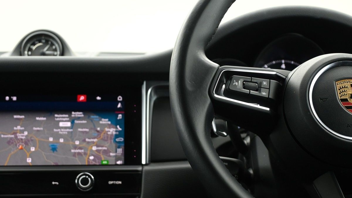 Porsche Macan Image 14