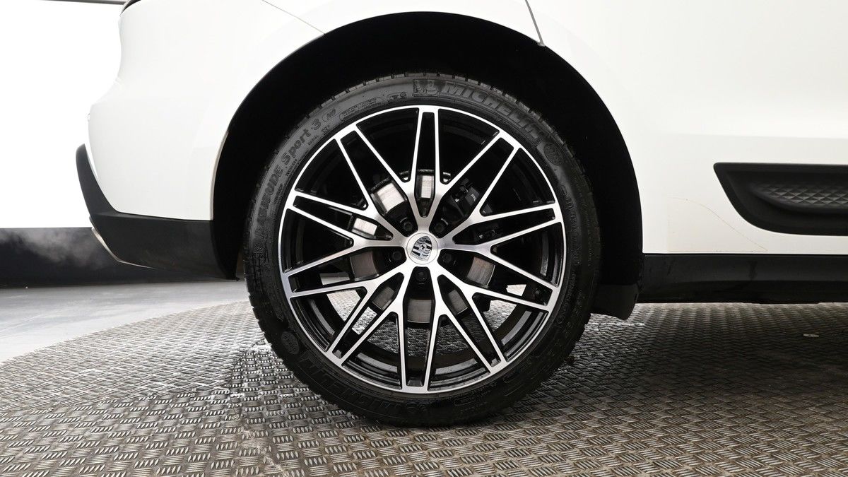 Porsche Macan Image 8