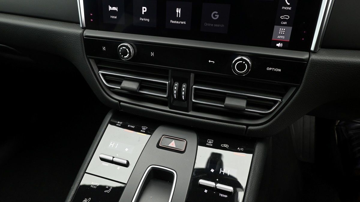 Porsche Macan Image 12