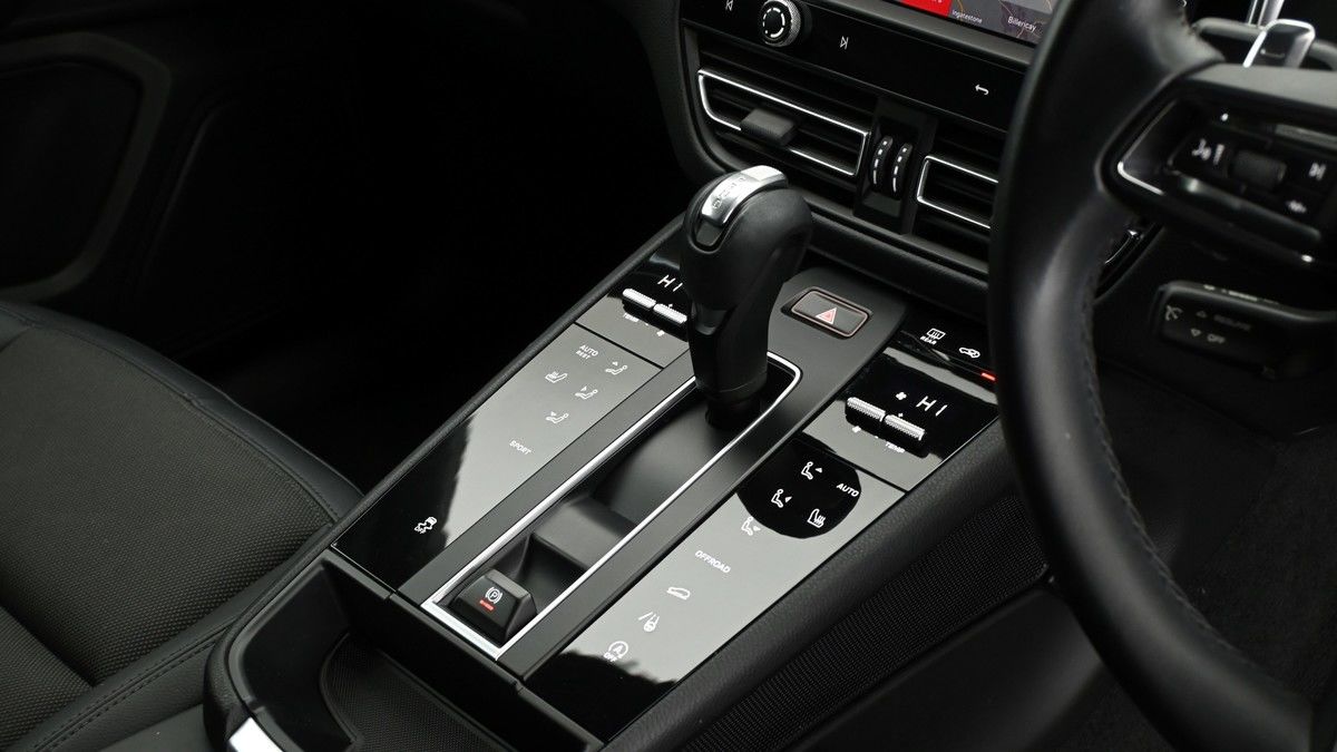 Porsche Macan Image 2
