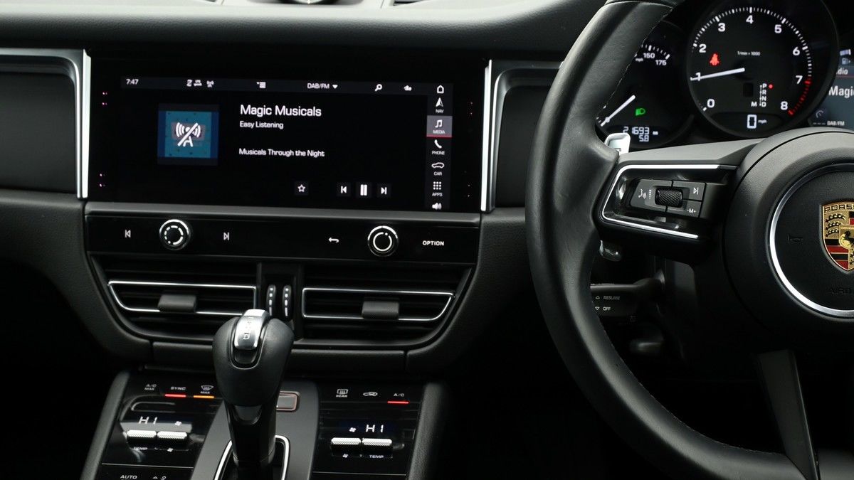 Porsche Macan Image 15