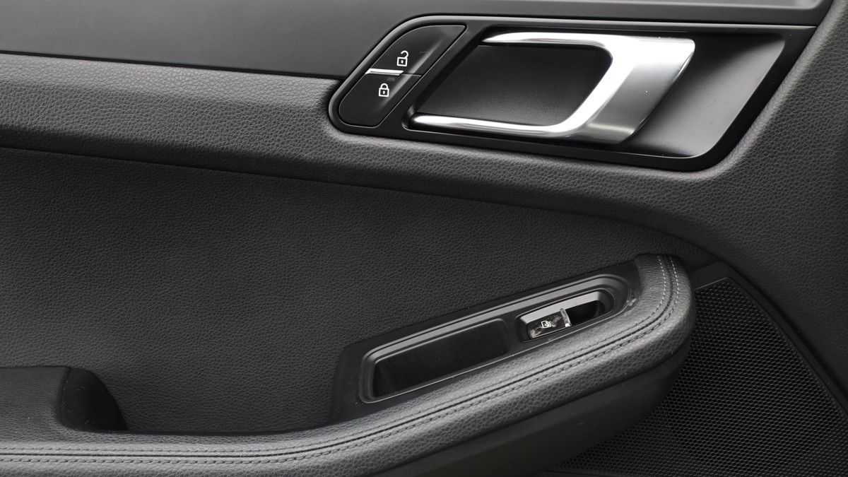Porsche Macan Image 13