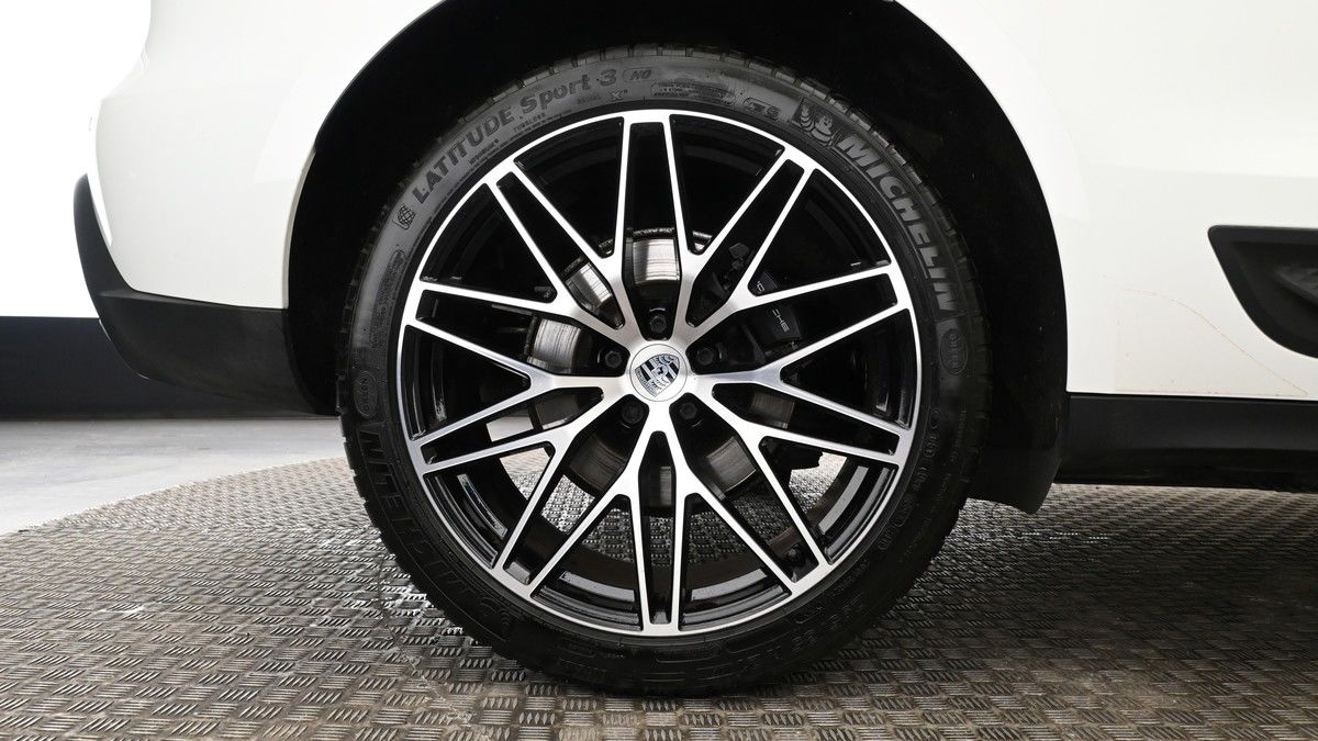 Porsche Macan Image 9