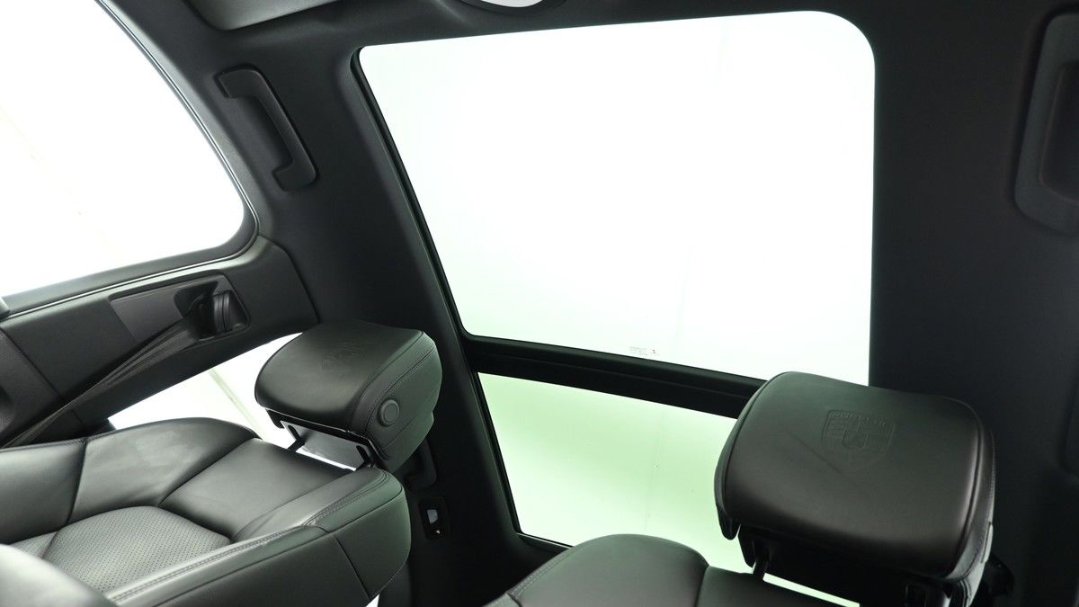Porsche Macan Image 2