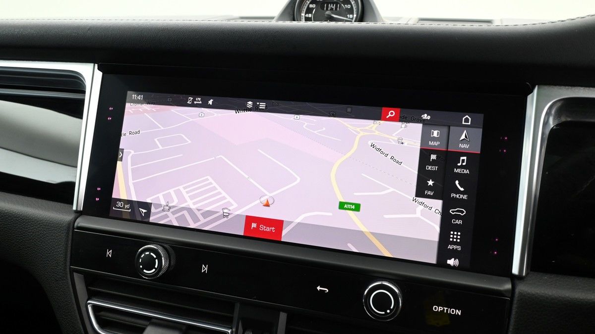 Porsche Macan Image 11
