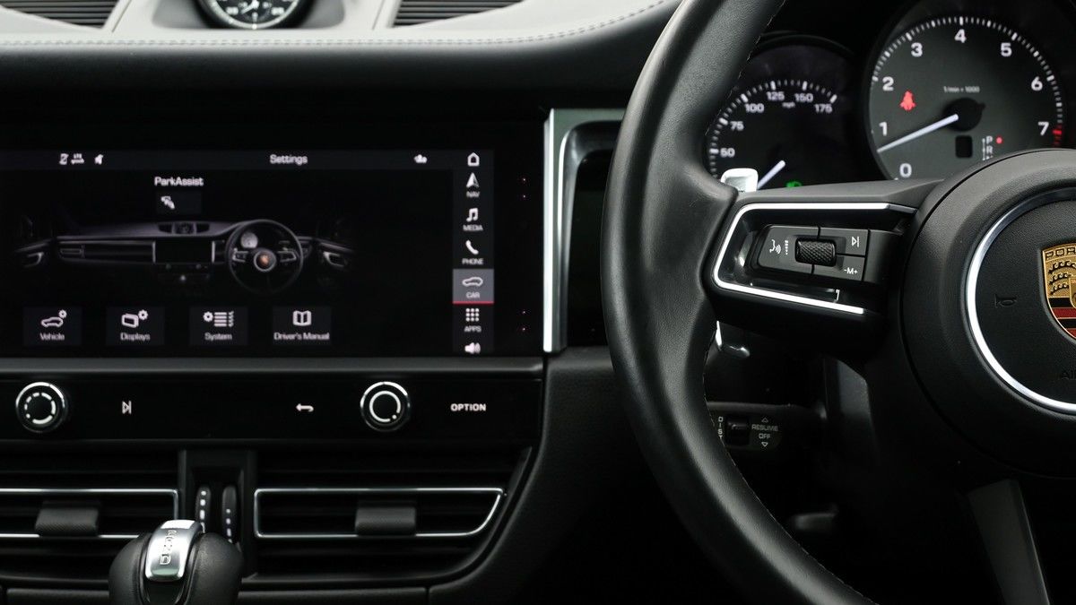 Porsche Macan Image 15