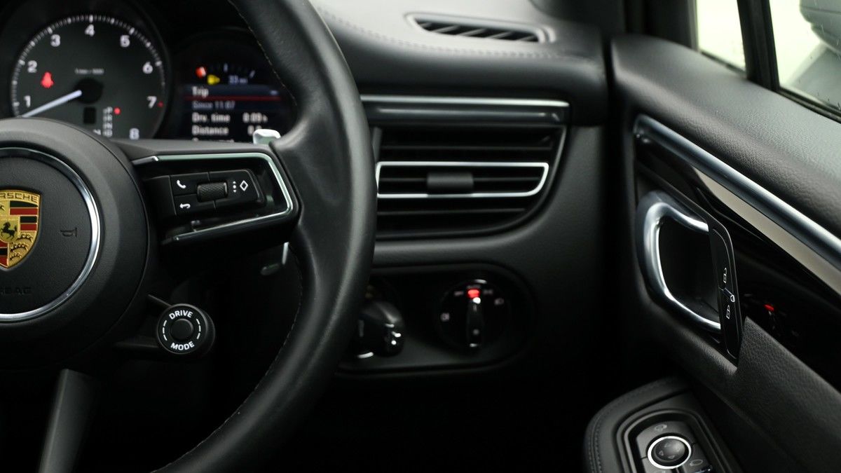 Porsche Macan Image 16