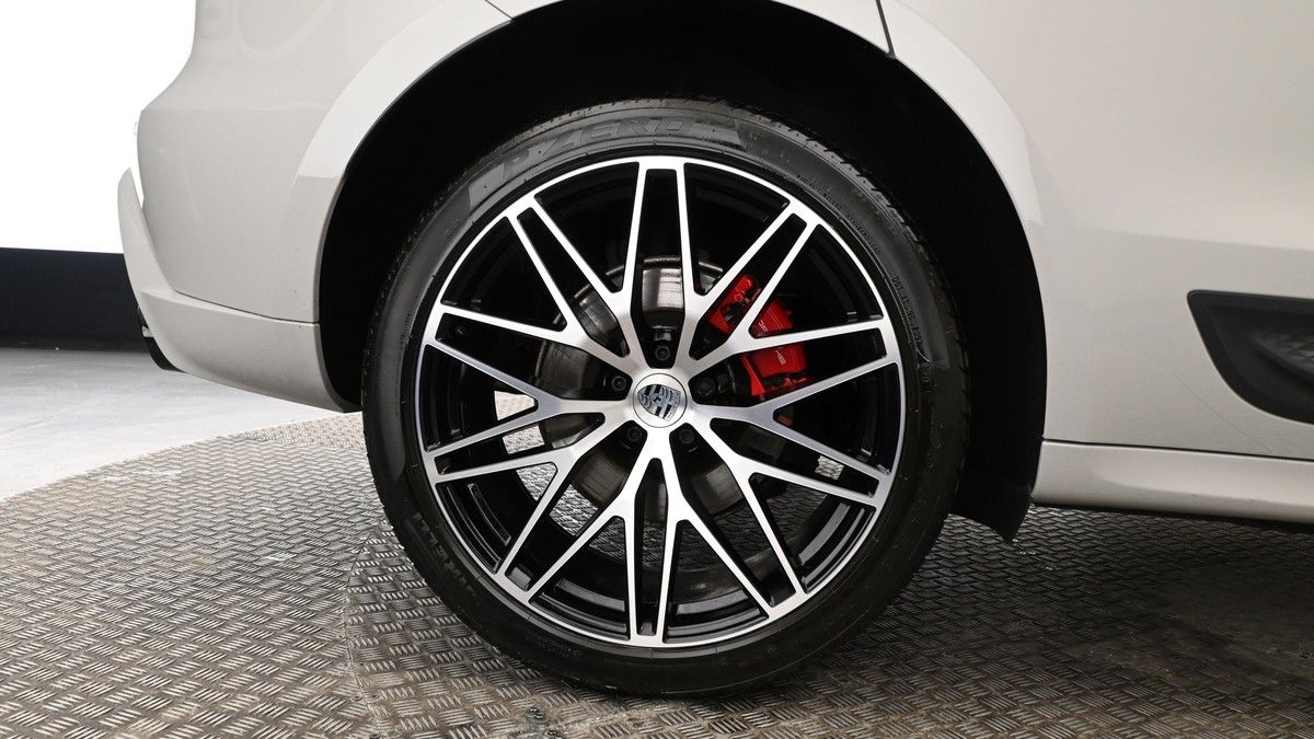 Porsche Macan Image 9