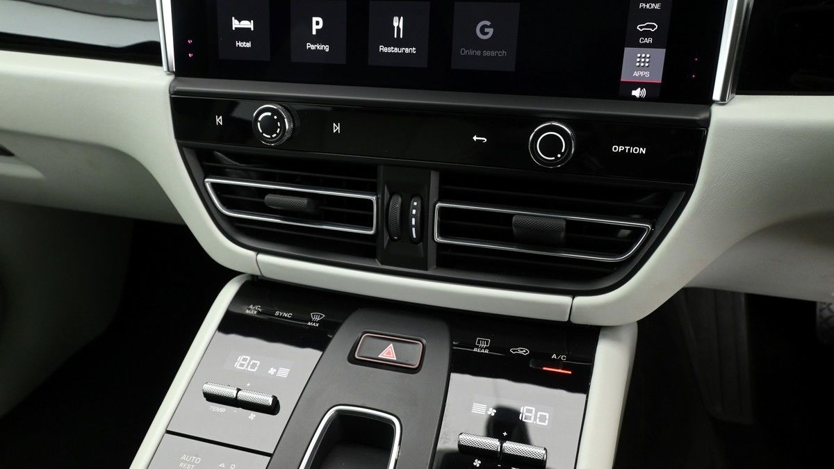 Porsche Macan Image 12