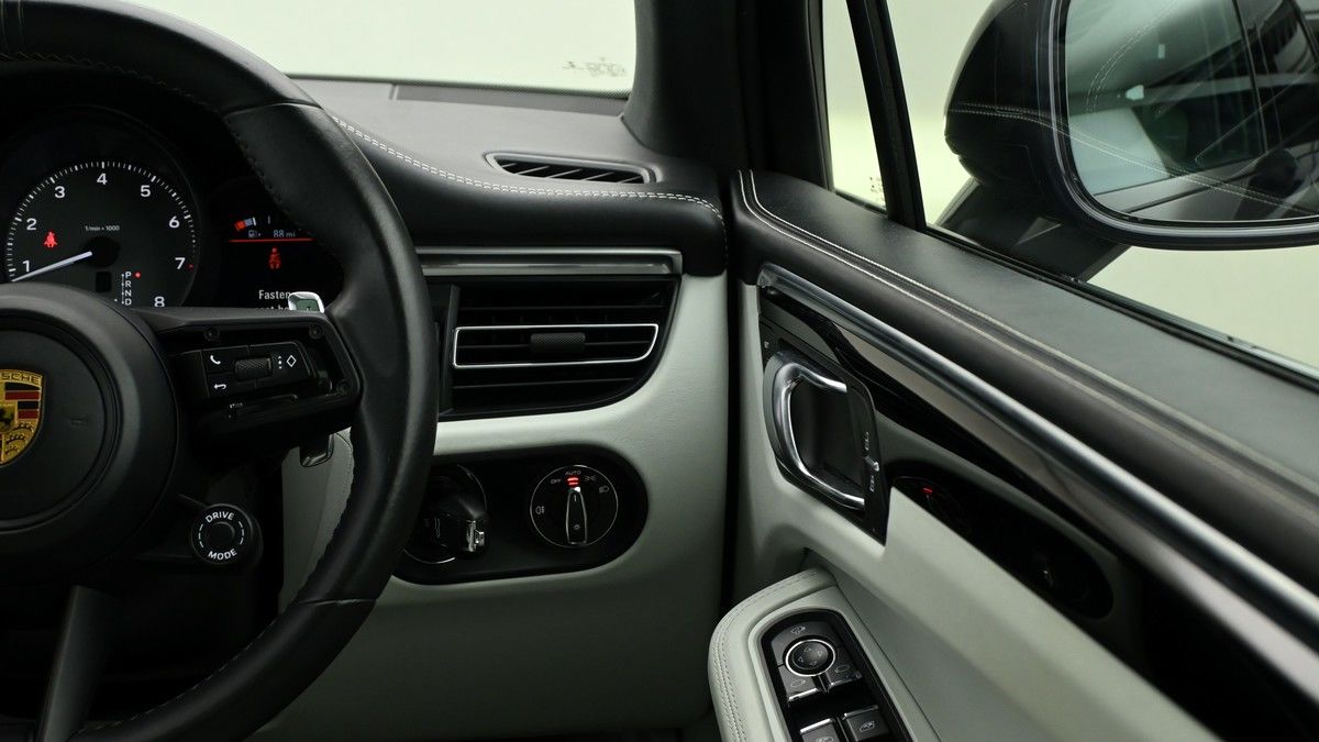 Porsche Macan Image 16