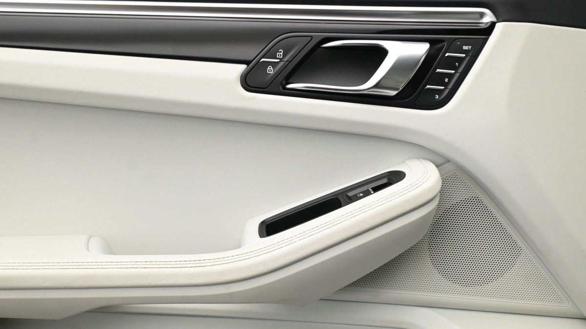 Porsche Macan Image 13