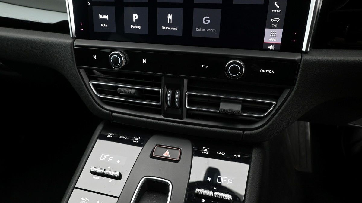 Porsche Macan Image 12