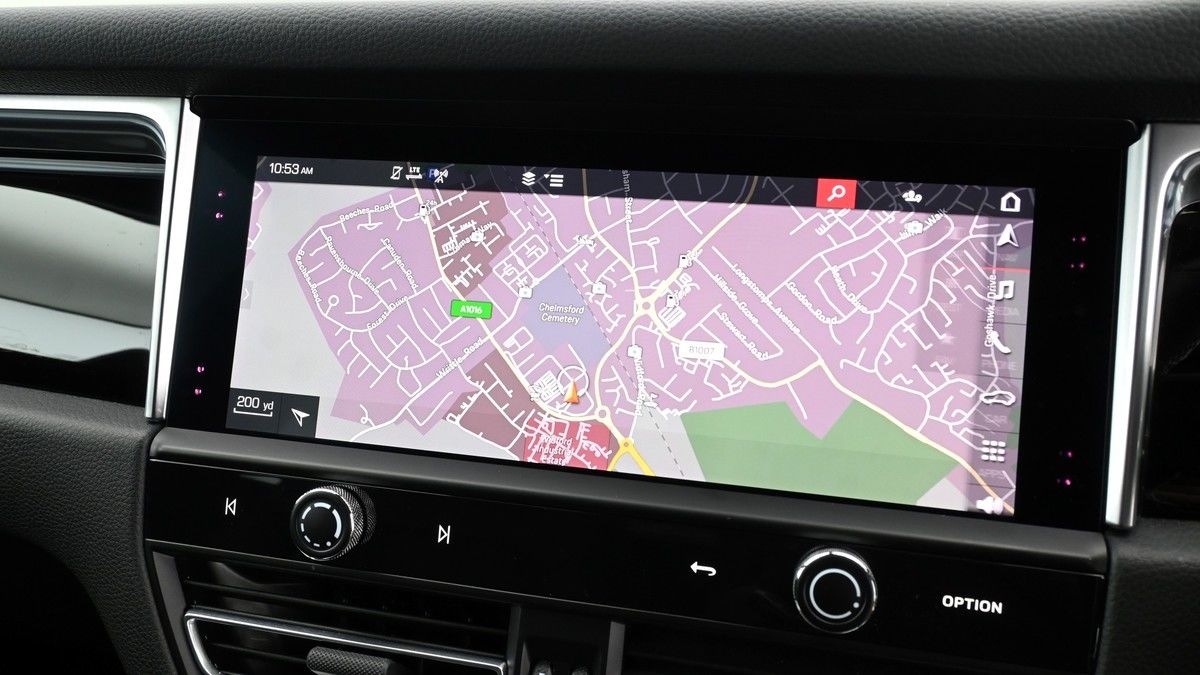 Porsche Macan Image 11