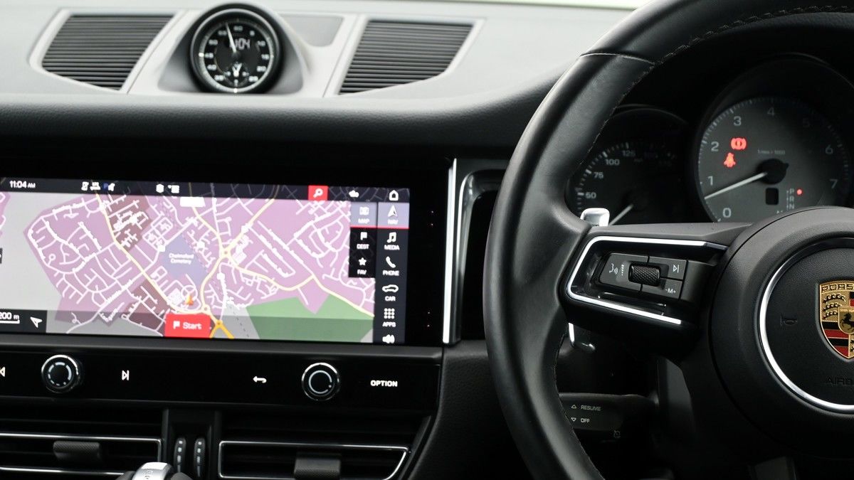 Porsche Macan Image 15