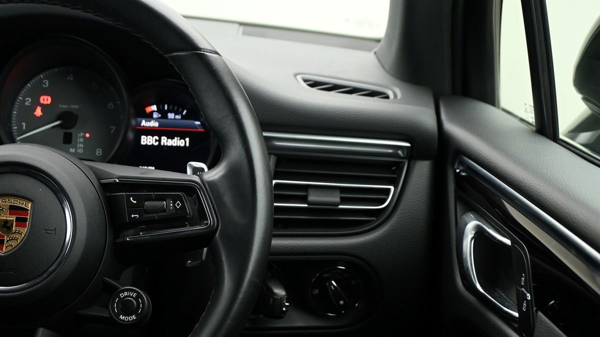 Porsche Macan Image 16